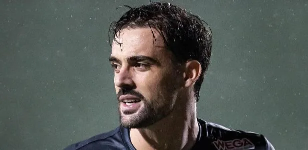 Por que o Palmeiras contratou um goleiro de 28 anos que estava na Lusa?