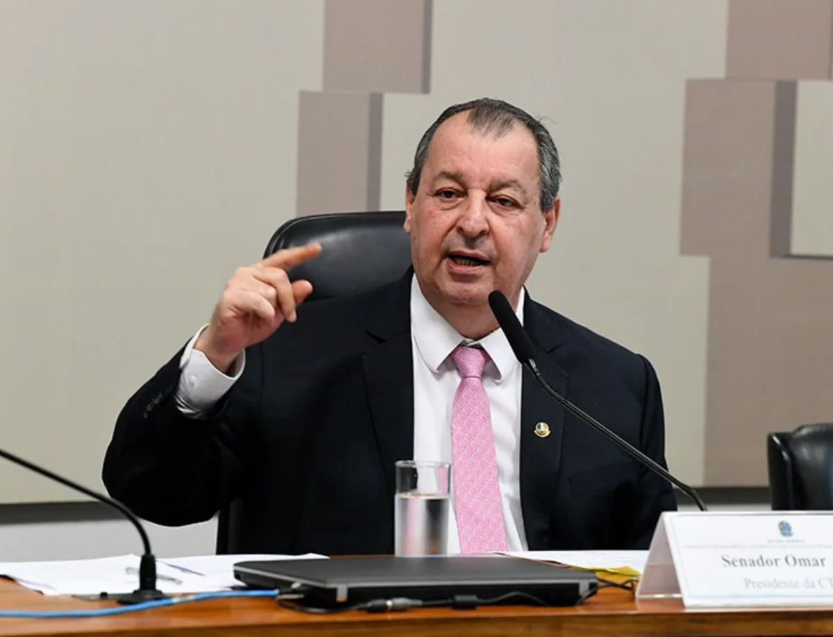 Fim da escala 6×1 fica mais perto após decisão de Omar Aziz no Senado