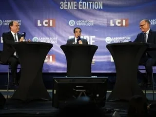 Débat entre Édouard Philippe et François Hollande : échanges policés, les « extrêmes » ciblés… Ce qu’il faut retenir