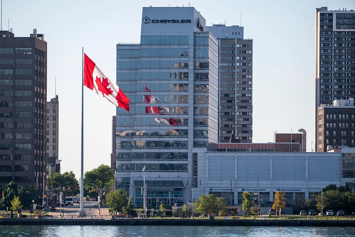 Guerra comercial: Canadá retalia às tarifas dos EUA "dólar por dólar"