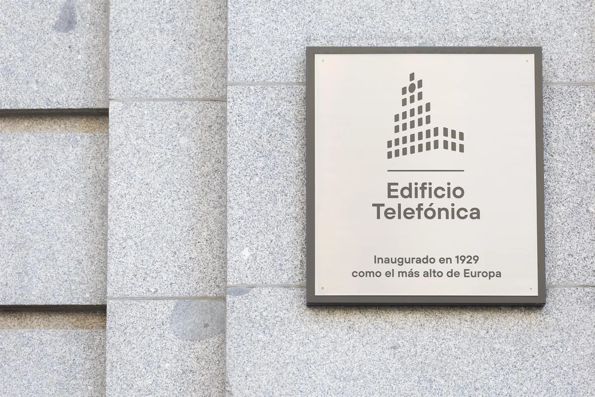 Telefónica mantiene abiertas su Fundación y la tienda Movistar en Gran Vía tras la venta del edificio