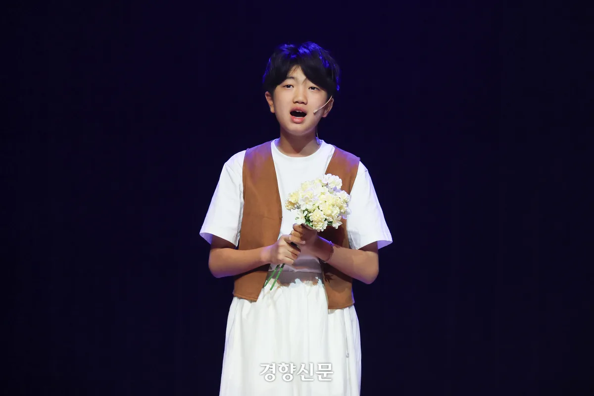 ‘Proud of Your Boy’를 열창하는 초등부 맹주원