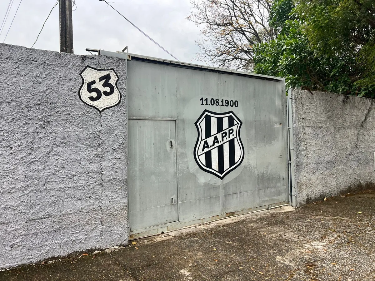 Elenco da Ponte decide encerrar paralisação mesmo sem pagamento, diz advogado