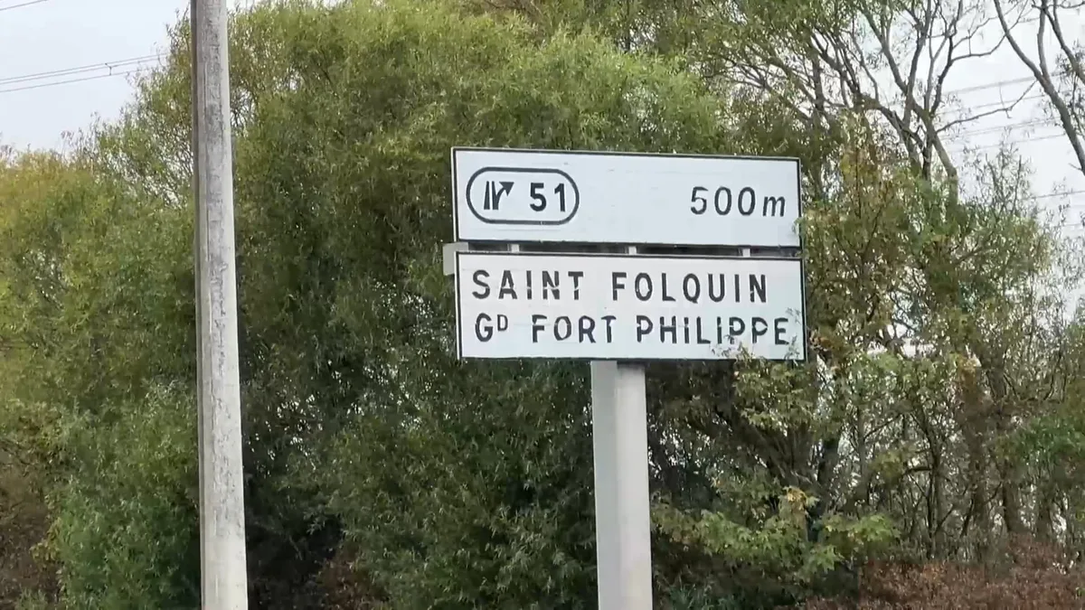 "C'est un enjeu économique": la ville de Saint-Folquin opposée à la suppression de ses panneaux sur l'A16