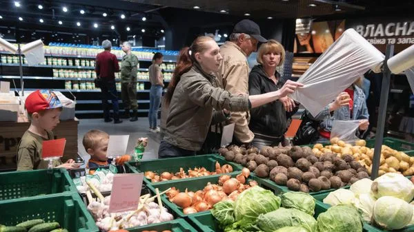СМИ: в крупной украинской сети супермаркетов ввели ограничения на продажу