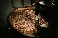 Café sobe 4,58% em Nova York com colheita brasileira em ritmo lento