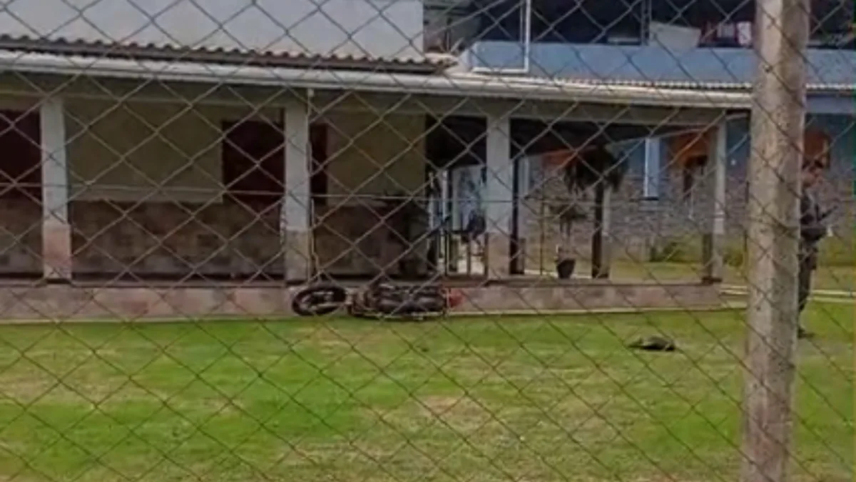 Jovem fica ferido após bater moto em pilastra de muro em Ibatiba