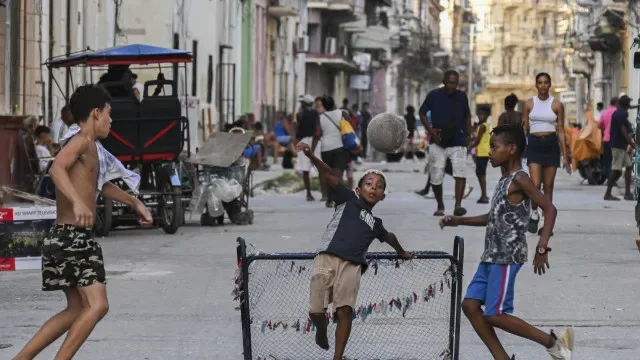 Cuba acusa EUA de privar crianças de alimentação adequada