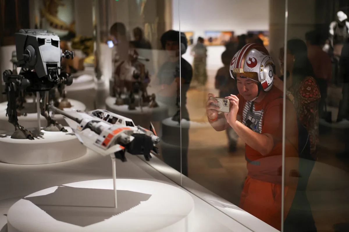 El “templo del arte para la gente”: George Lucas abrió su museo con un caza estelar en la entrada, Frida Kahlo en las paredes y una legión de fanáticos de ‘La guerra de las galaxias’