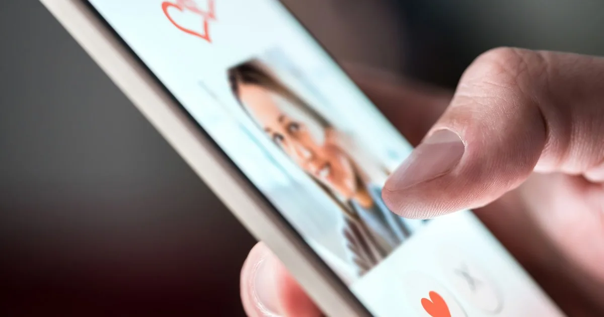 Apps de citas (y otras ideas) para mayores de 50: cómo funciona cada una