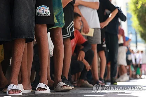 "스페인, 세우타 미성년 이주민 500명 본토로 옮길 계획"