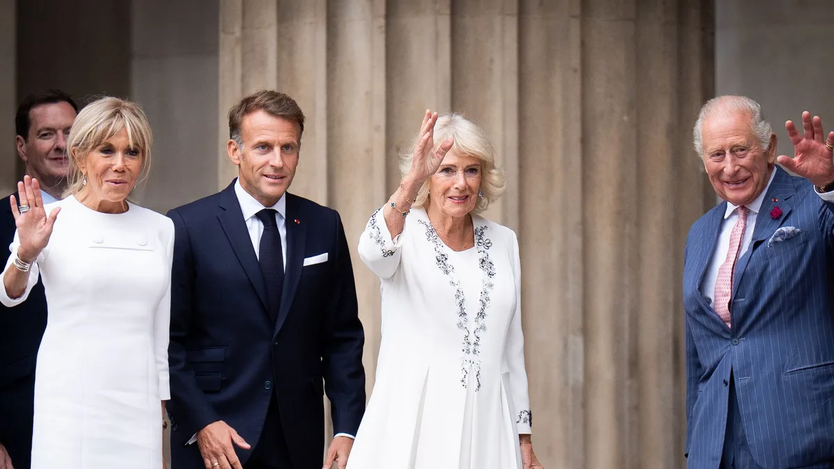 El gran despliegue de joyas artísticas: las piezas que han lucido Carlos III y Camilla ante Emmanuel y Brigitte Macron antes de su cita con Felipe VI y doña Letizia