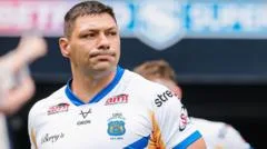Legendary Leeds Rhinos winger Hall retires