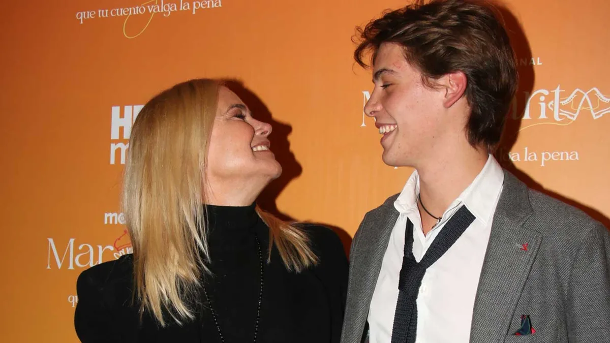 Valeria Mazza volvió a apostar al negro total para acompañar a su hijo Benicio en el estreno de Margarita