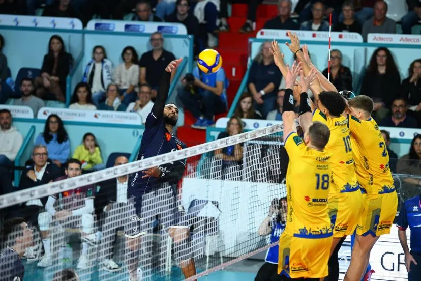 Retour gagnant pour Earvin Ngapeth et Tours en ouverture de l'Alterna Volstar, le champion Montpellier surpris à Royan