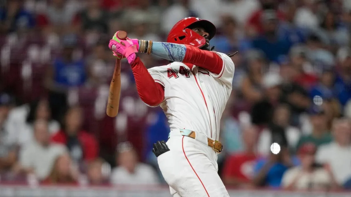 Reds’ De La Cruz blasts moonshot out of Great American Ball Park