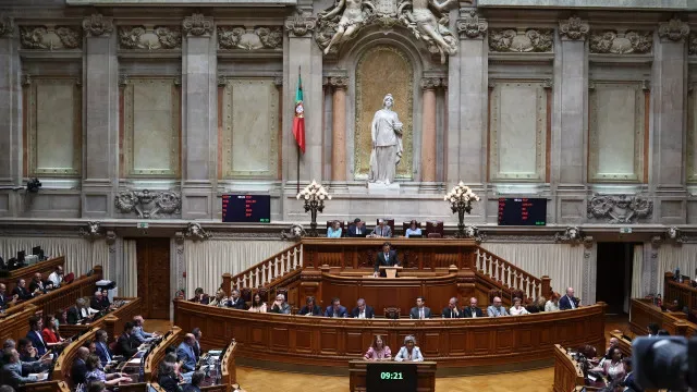 Livre, PCP e BE reúnem 10 deputados para escrutinar a PSU