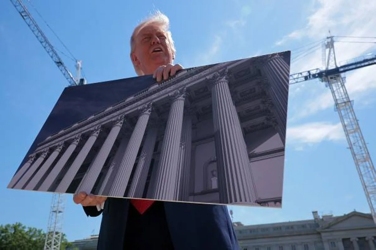 Trump defends ballroom to Supreme Court as military complex