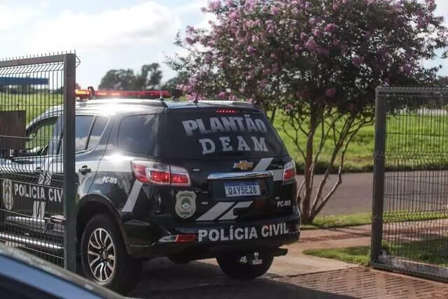 “Corpo no refrigerador”: mulher denuncia anos de violência e militar acaba preso