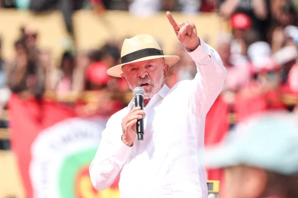“Nem China, nem EUA”: Lula defende soberania brasileira sobre minerais críticos