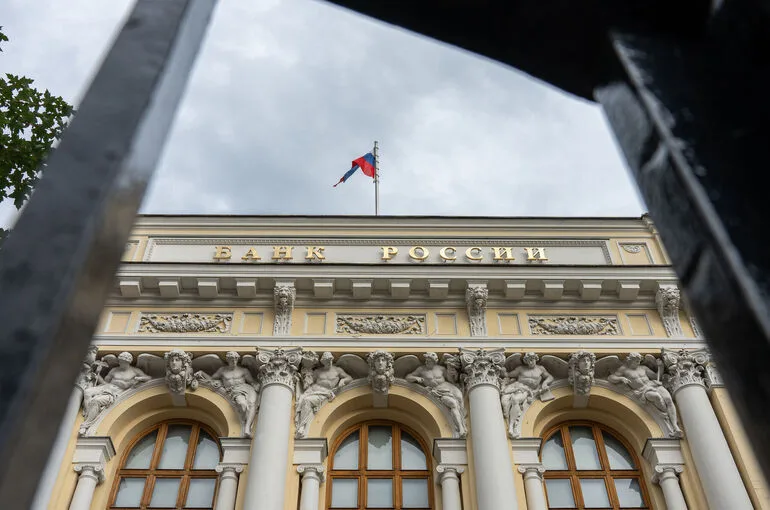 ЦБ: Переводы криптовалюты между физлицами запрещены