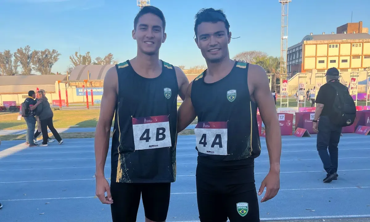 João Victor Acioly e Rômulo Bandeira levam bronze no revezamento masculino