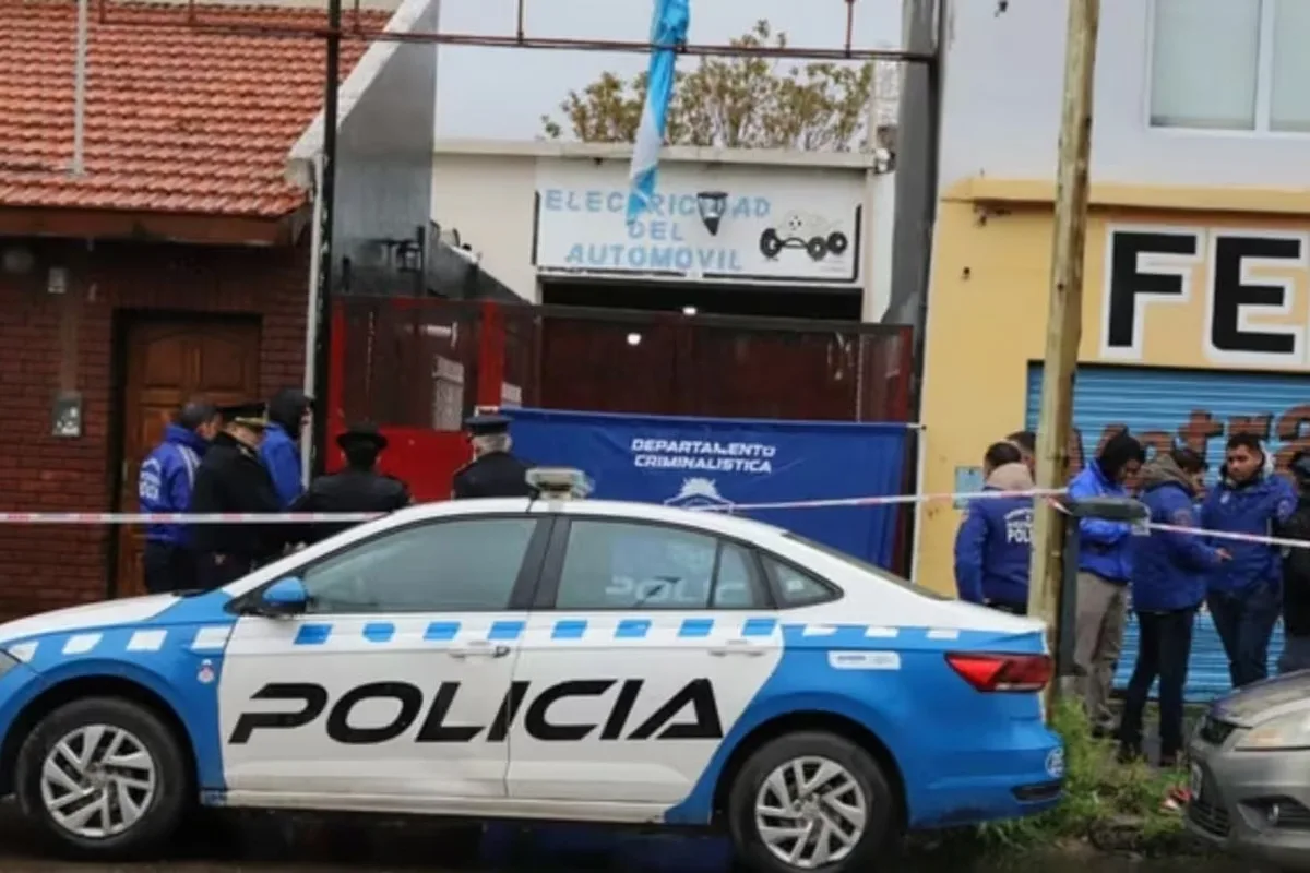 Muerte y misterio en Neuquén: falleció en un taller mecánico y la autopsia detectó un posible cuadro de delirio agitado