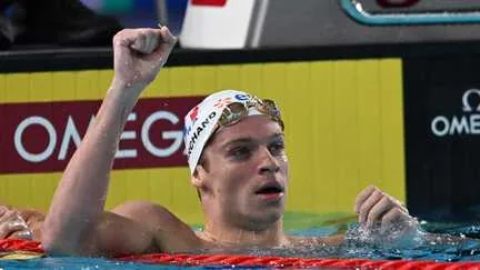 Départ canon, coulées impressionnantes et un record de France à la clé... Le résumé de la démonstration de Léon Marchand sur le 400 m nage libre