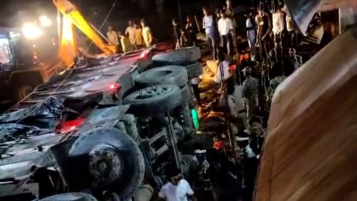 They were standing in queue outside Gwalior temple. Then a truck came hurtling through