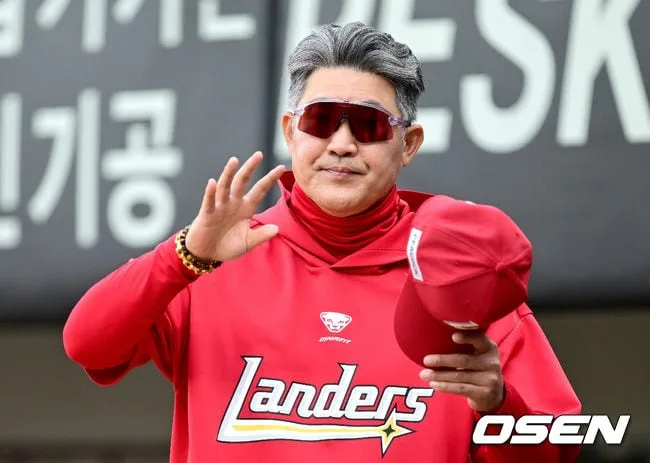 [사진]2026 시즌 최종전 나서는 SSG 이숭용 감독