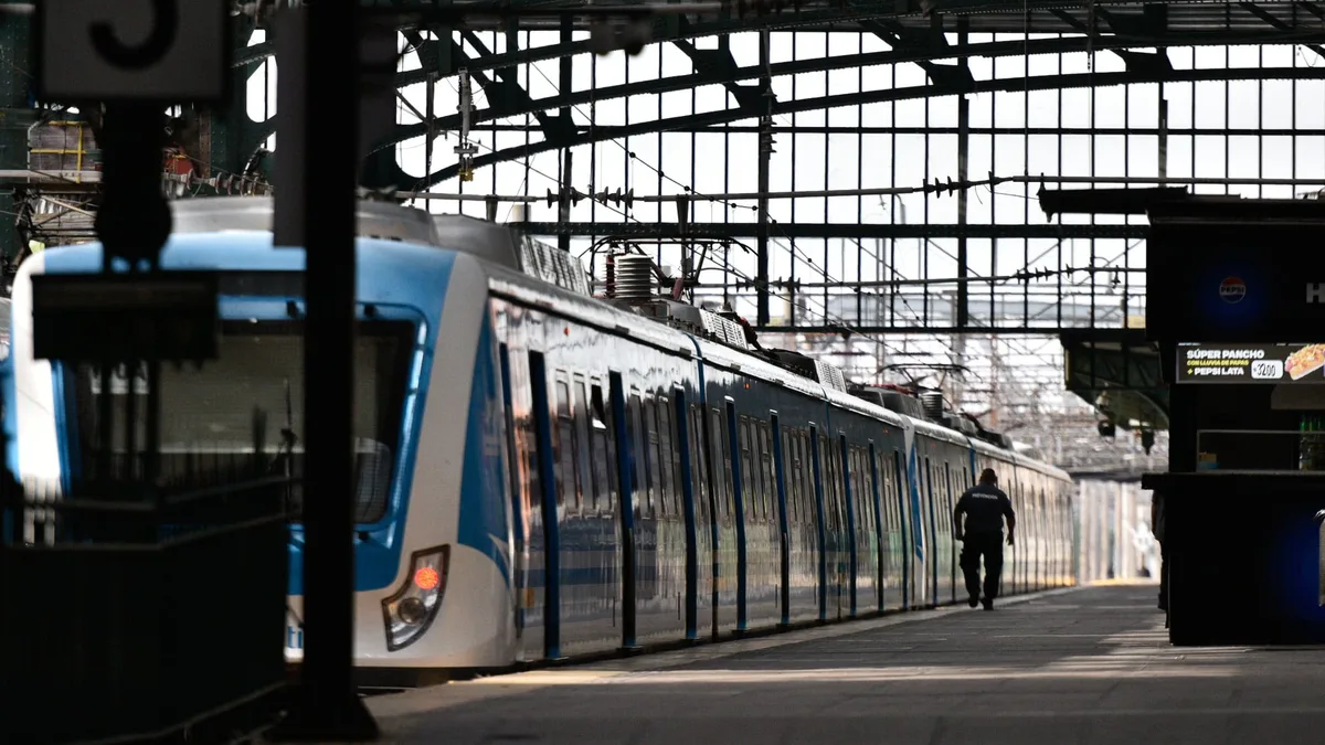 Un tren arrolló a un hombre en la estación de Lomas de Zamora: hubo demoras y cancelaciones en la línea Roca