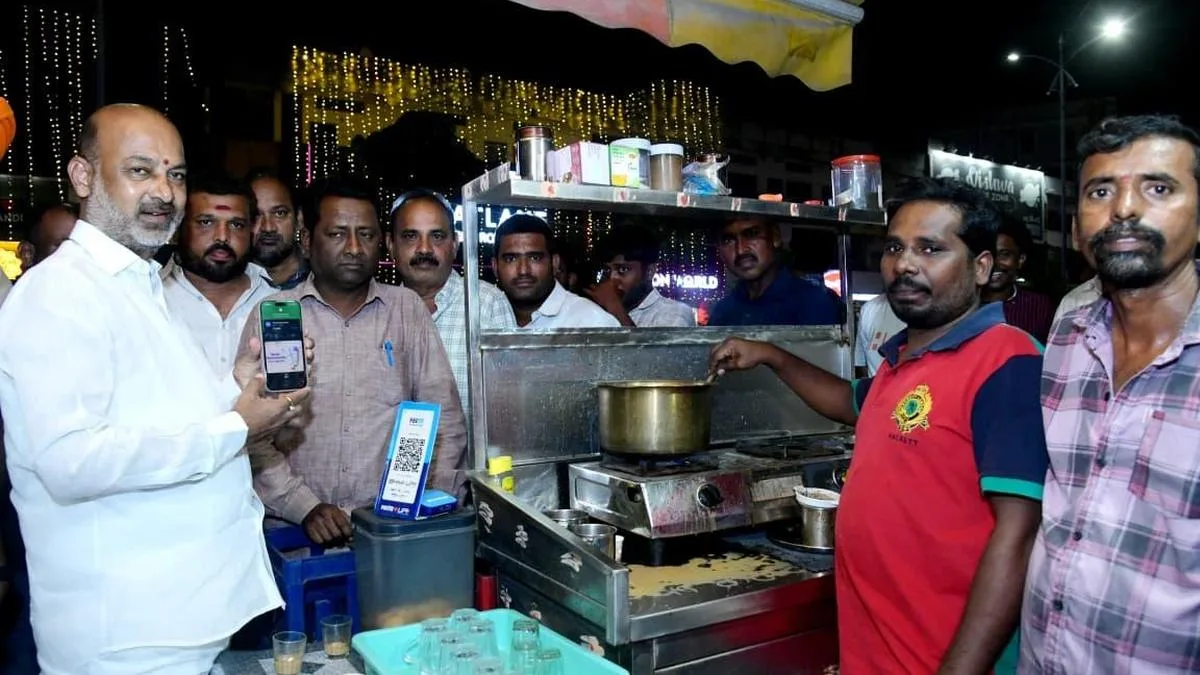 Bandi Sanjay marks UPI’s 10th anniversary with digital payment in Karimnagar