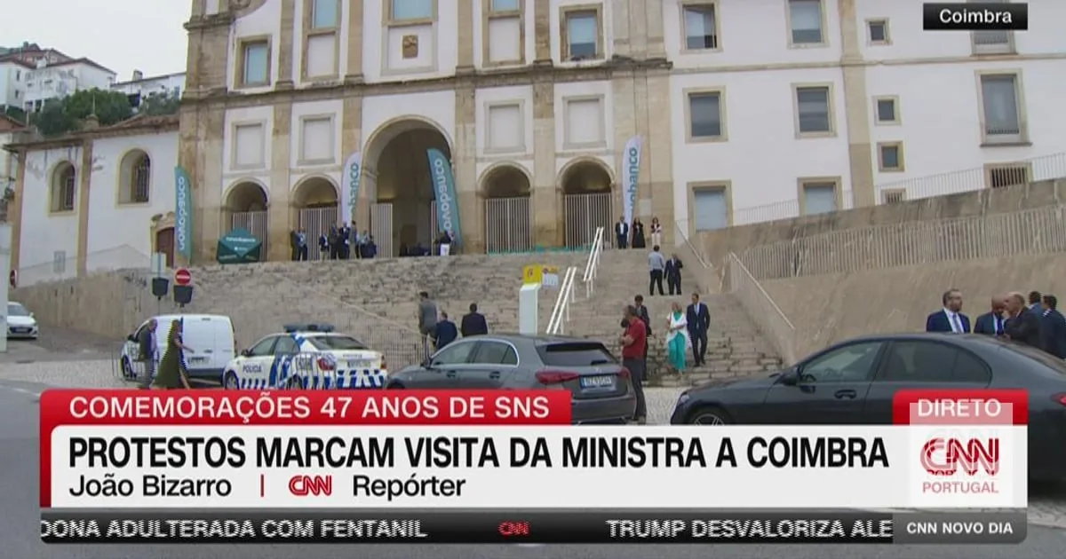 Ministra da Saúde recebida por protestos de trabalhadores: "Precisamos de mais salário e de valorização dos serviços públicos"