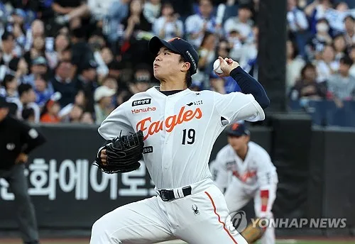 한화 왕옌청, 폐렴으로 말소…두산 벤자민은 어깨 부상 '날벼락'