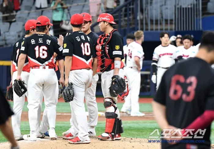 친정 KIA 7연승, 온몸으로 막아낸 '서교수'의 신바람 생일파티, 전전 소속팀 LG '빙긋'