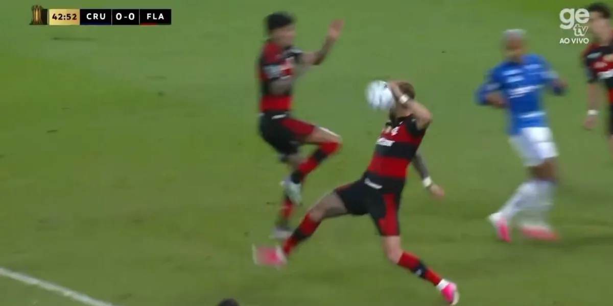 Cruzeiro x Flamengo: PC Oliveira opina sobre pedido de pênalti em lance de Léo Pereira; assista
