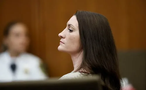 Caso Lindsay Clancy: ¿Qué es la psicosis postparto?; madre asesinó a sus 3 hijos en EU