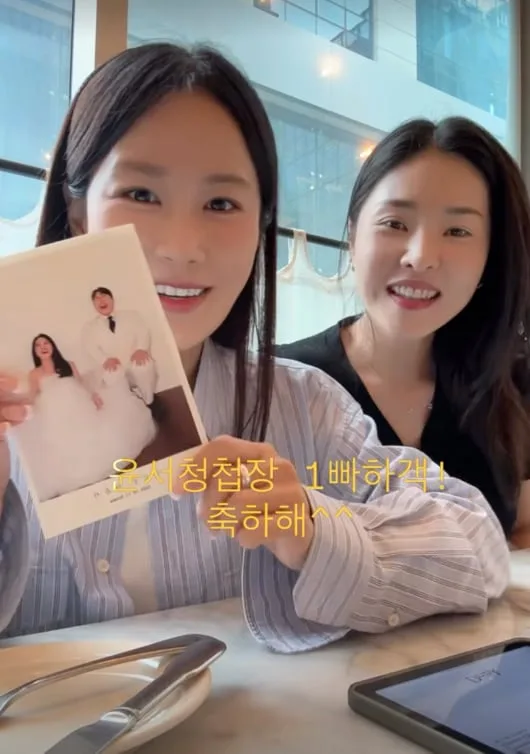 ‘예비 아들맘’ 김지민, 부케 받은 한윤서에 청첩장 1번째로 받았다 “부케의 기적”[핫피플]