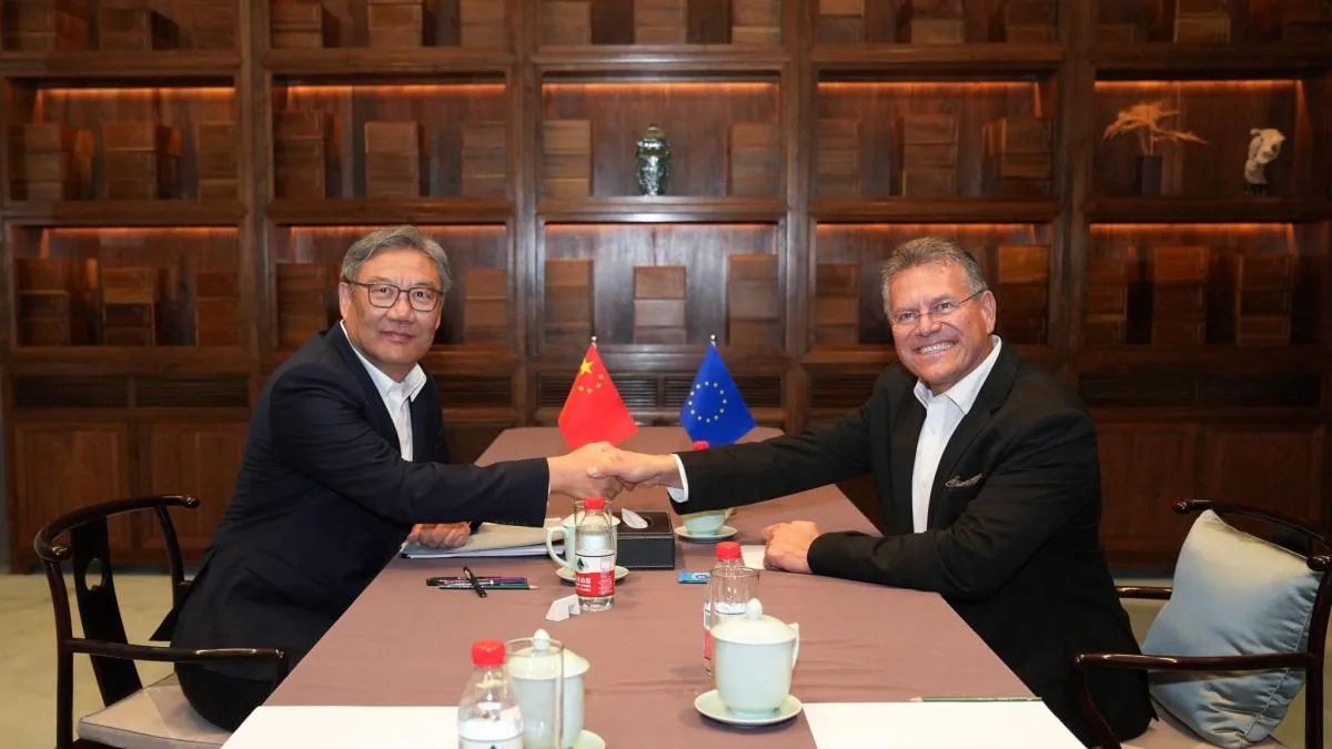 La UE y China alcanzan un acuerdo sobre los vehículos híbridos y las tierras raras