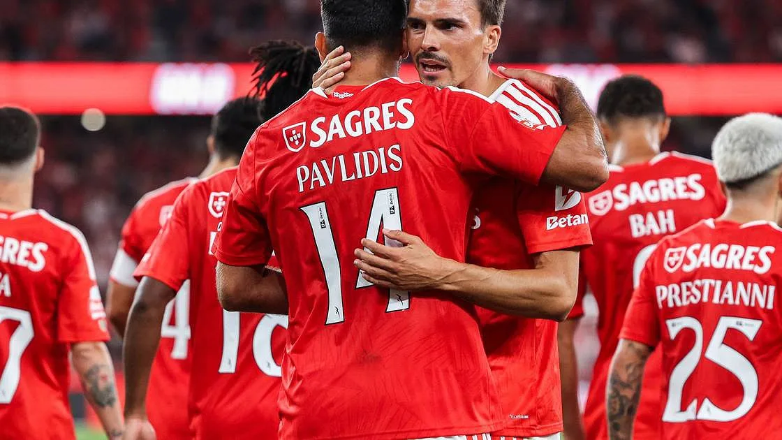 Benfica vence Estoril na Luz na estreia de João Palhinha