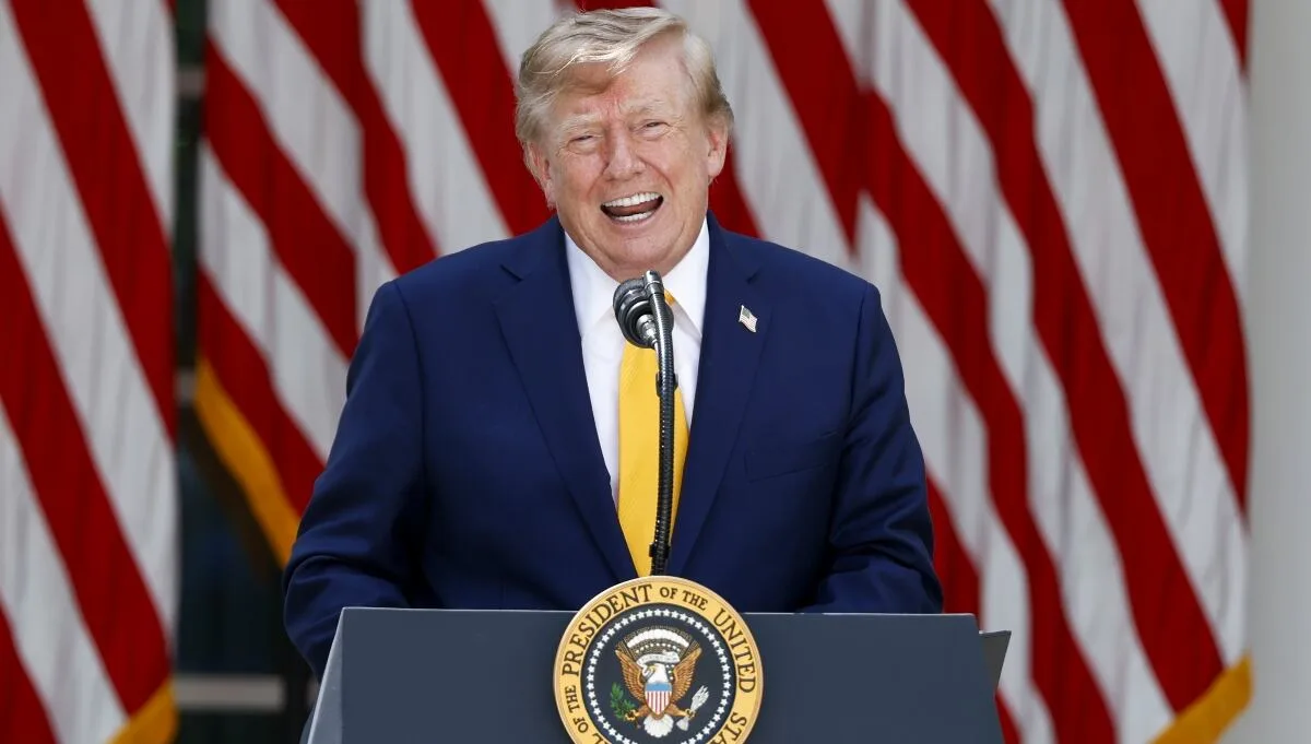 Trump ‘reta’ a Canadá: Firma orden que ‘rebautiza’ el Lago Ontario como ‘Lago América’ en Estados Unidos
