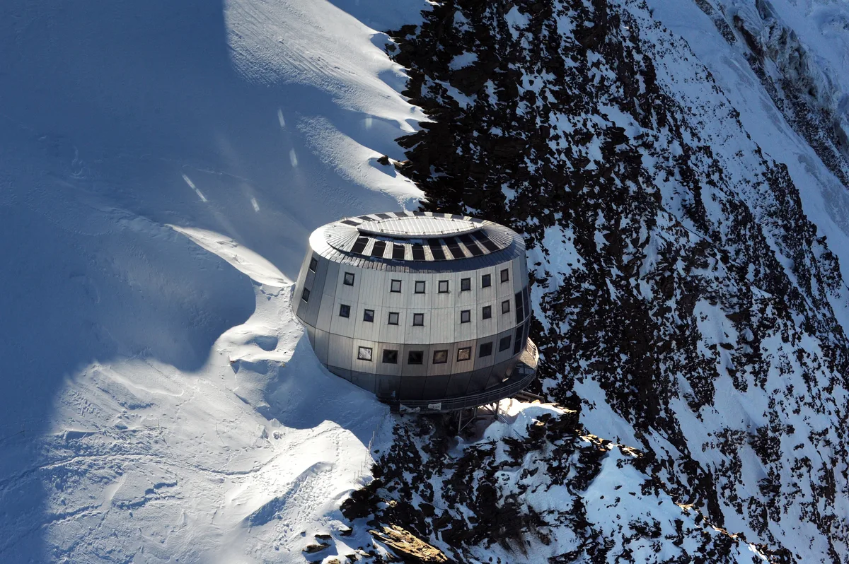 "Difficile de définir une fausse urgence" : un gendarme réagit à la polémique des alpinistes rapatriés à leurs frais