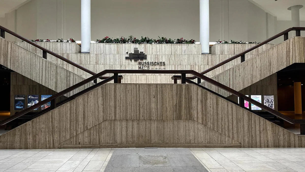 Russisches Haus in Berlin - Spionage getarnt als Kulturpflege?