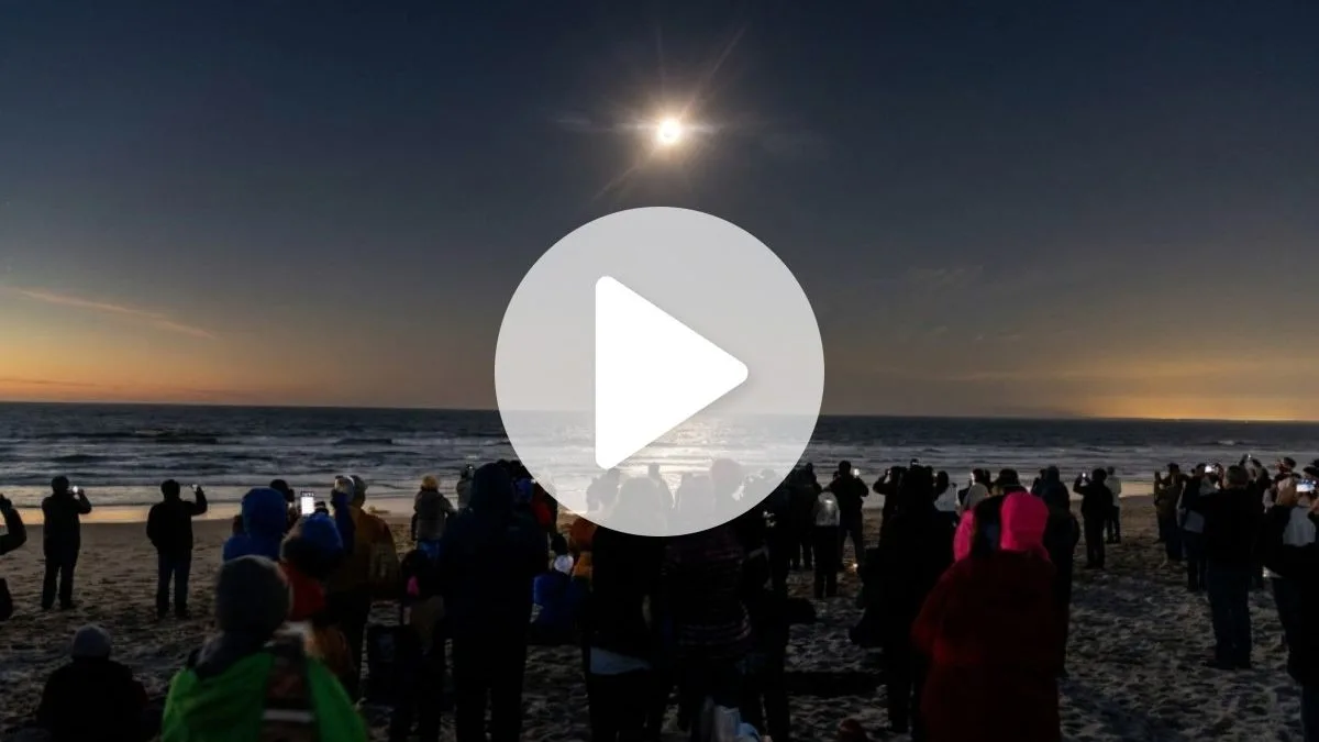 Veja imagens do eclipse solar que fez o ‘dia virar noite’ e levou 1,5 milhão de pessoas às ruas da Espanha