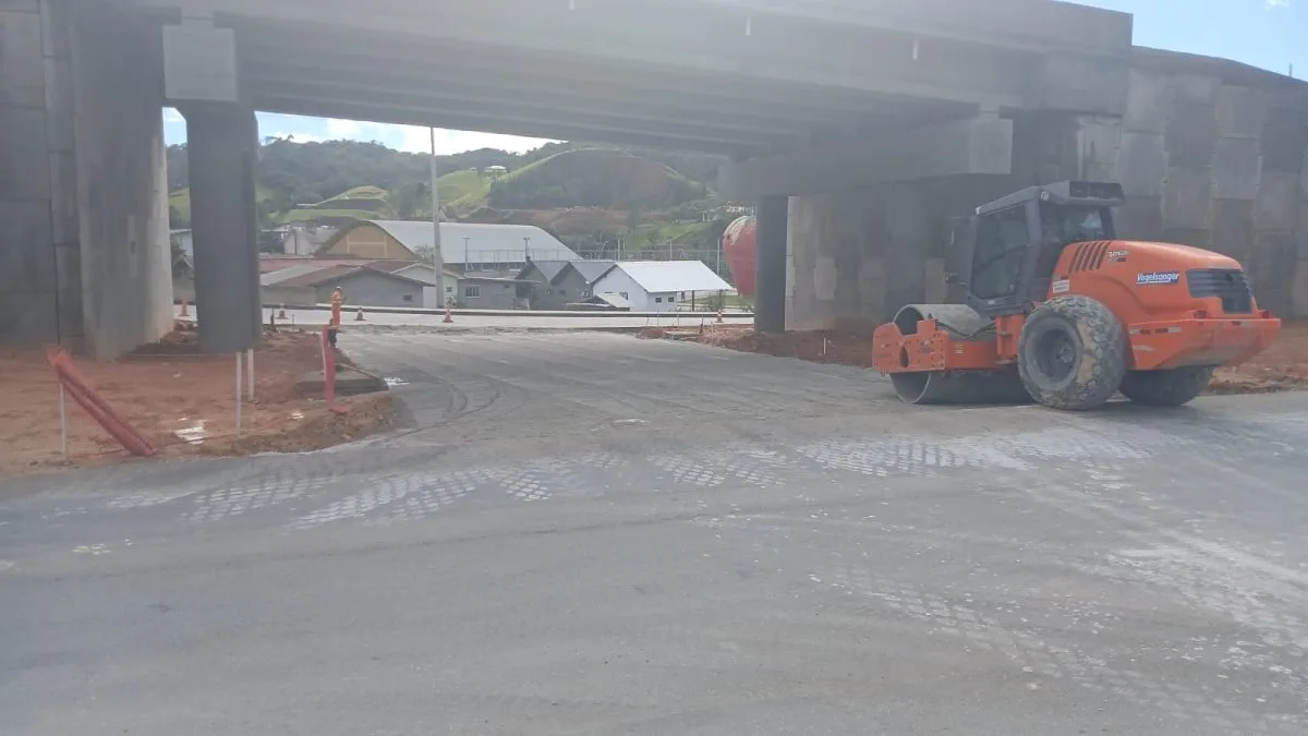 Viaduto que custou R$ 19 milhões é entregue com um ano e meio de atraso na BR-282