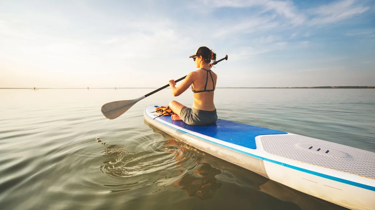 La mejor tabla de paddle surf para llevar a tus viajes es esta: inflable, superventas y con más de 245€ de descuento