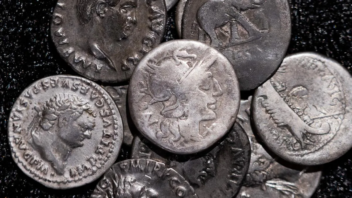 Un arqueólogo aficionado halla el mayor tesoro de monedas de plata romanas de Alemania