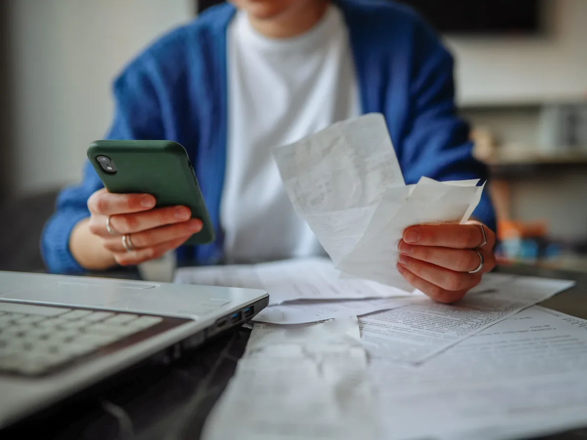 What the rich and poor have in common: They say they're living paycheck to paycheck