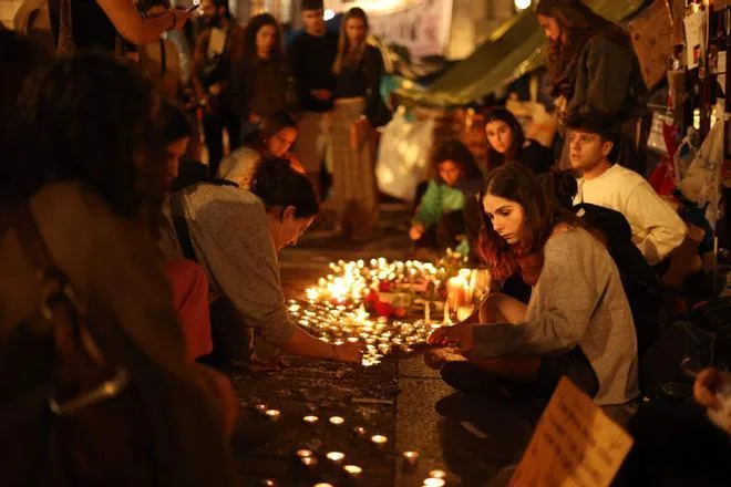 El Gobierno se apropia del 'icono Maricarmen' para movilizar y el PP le acusa de "manipular a los españoles"