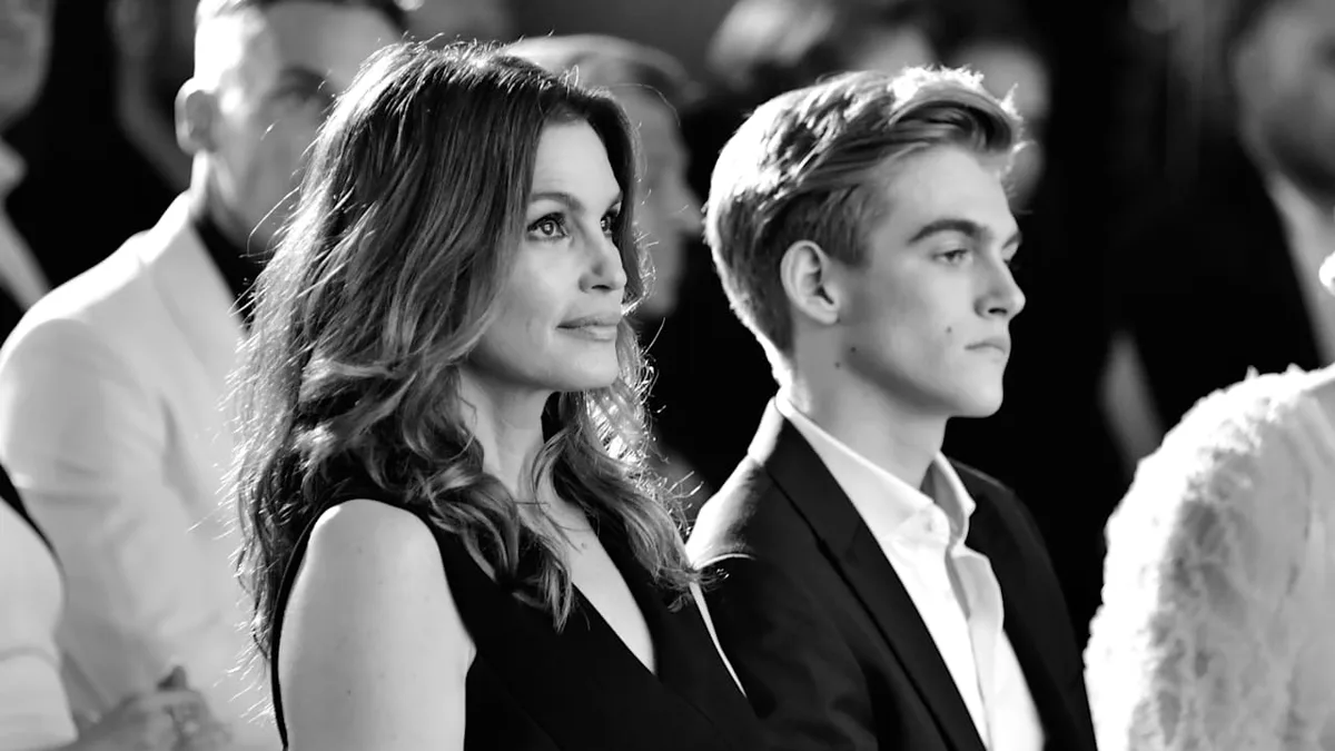 Nach dem Tod von Sohn (†27) - Cindy Crawford „am Boden zerstört“